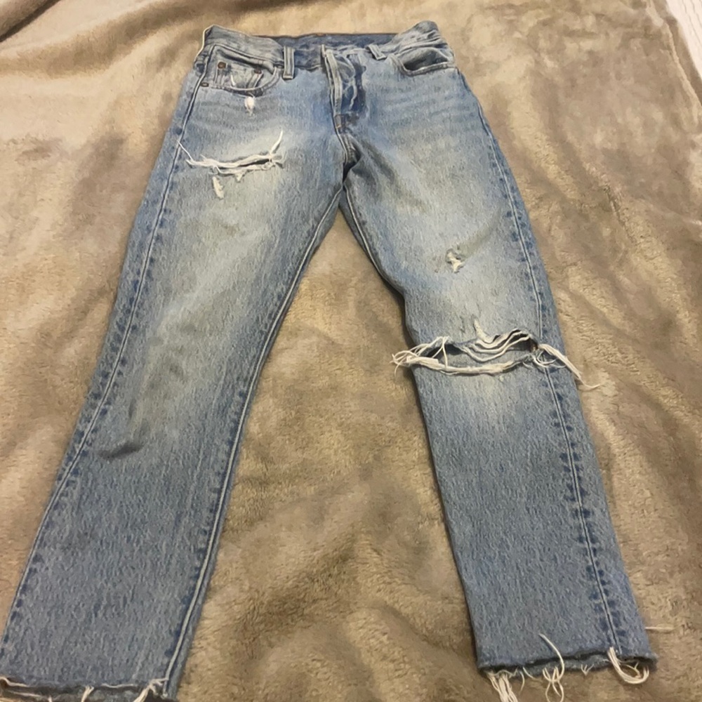 LEVI’S ripped jeans.